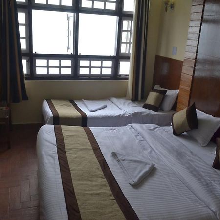 Hotel Madhawi 甘托克 外观 照片