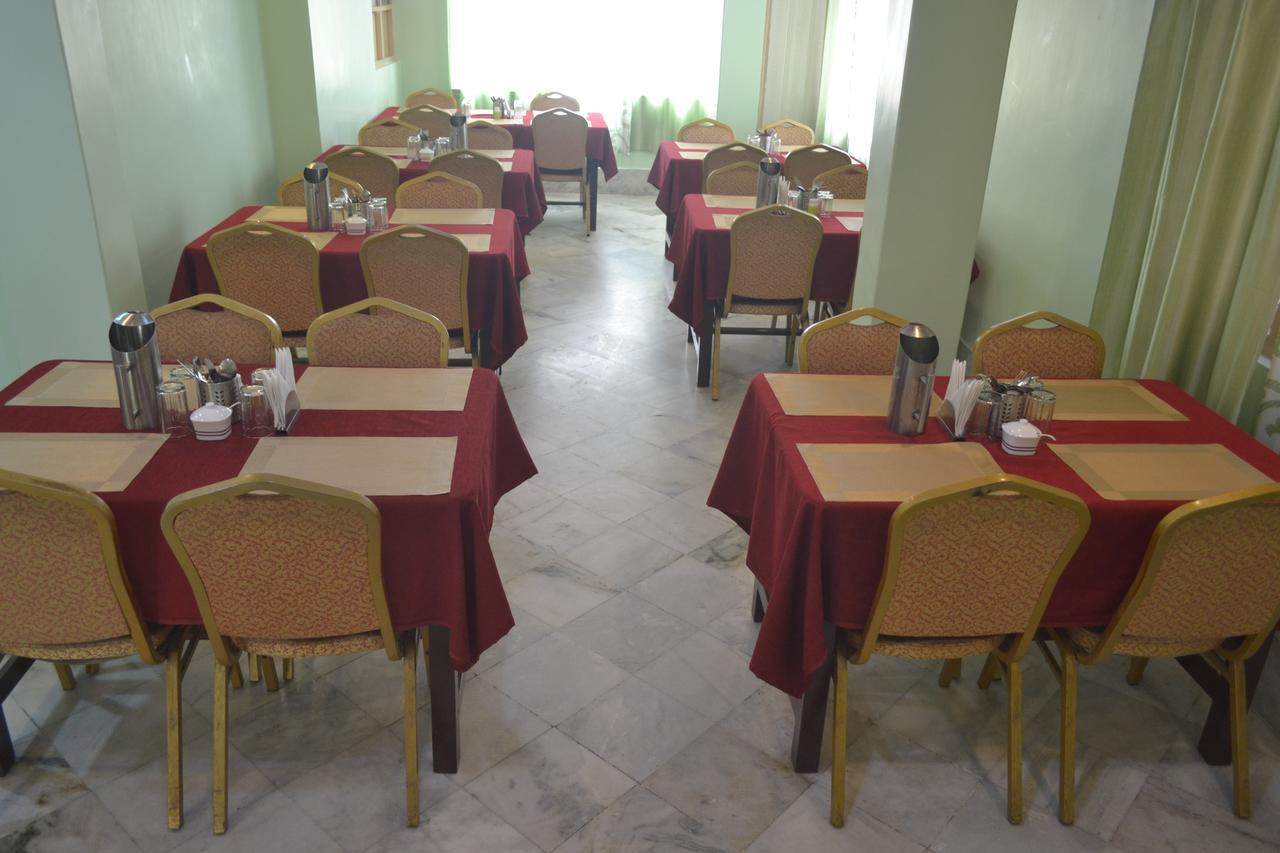 Hotel Madhawi 甘托克 外观 照片