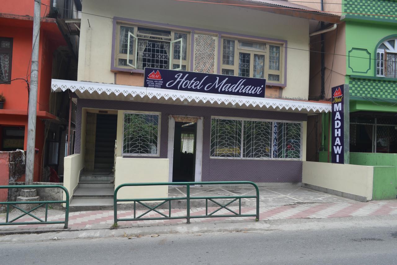 Hotel Madhawi 甘托克 外观 照片