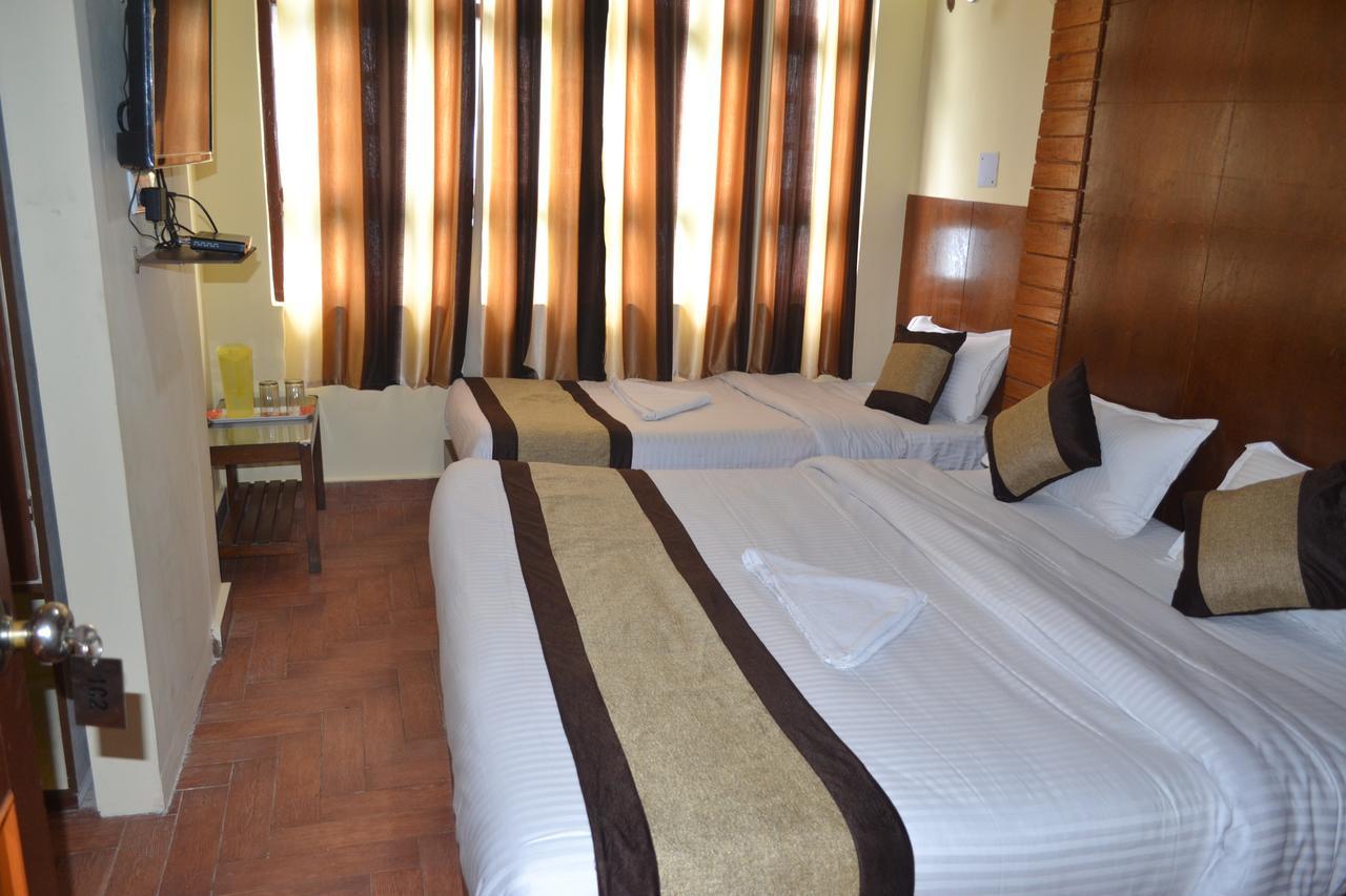 Hotel Madhawi 甘托克 外观 照片