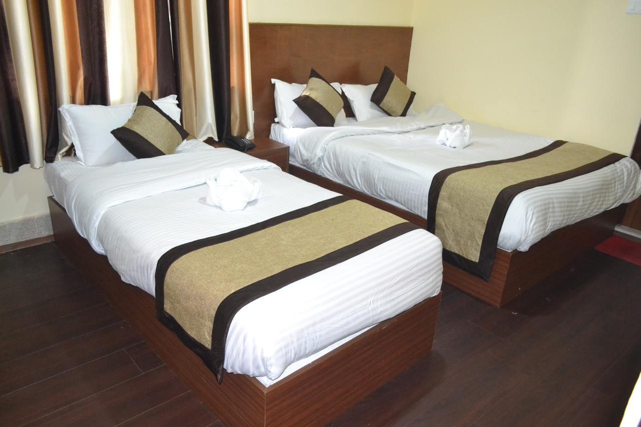 Hotel Madhawi 甘托克 外观 照片