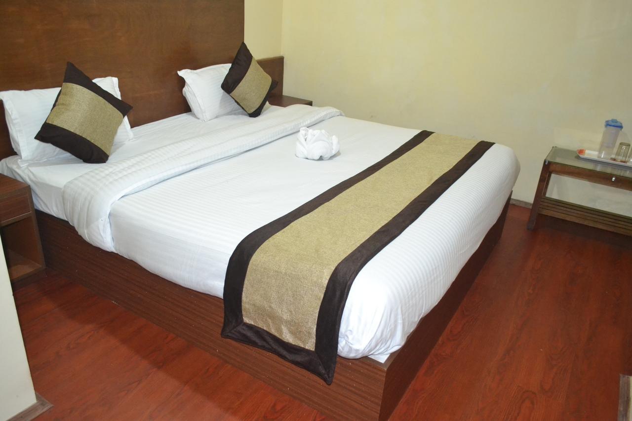 Hotel Madhawi 甘托克 外观 照片