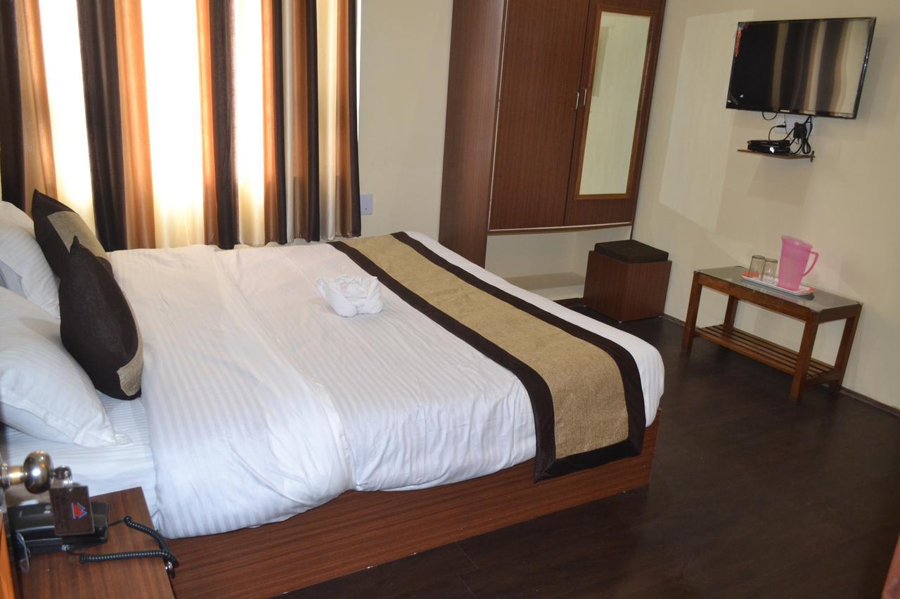 Hotel Madhawi 甘托克 外观 照片