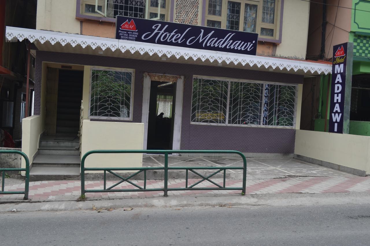 Hotel Madhawi 甘托克 外观 照片